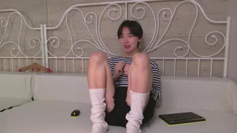 HEEJIN online show from 10/16/25, 08:10