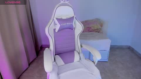 Snapshot of heey_kitty chatting on 03/20/26, 02:22 IM EMY online show from 03/20/26, 02:22