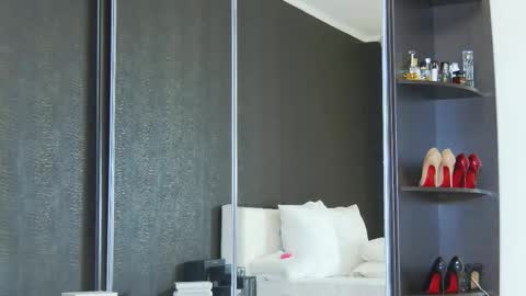 Helen online show from 02/14/25, 03:33