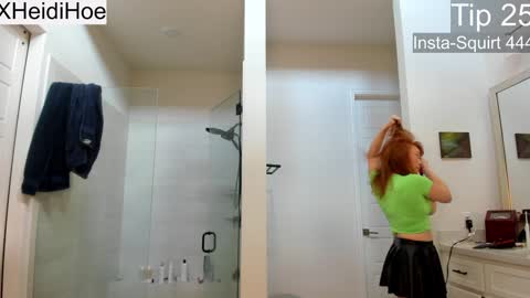 Snapshot of heidiandfriends chatting on 01/27/25, 06:31 Manyvids    online show from 01/27/25, 06:31