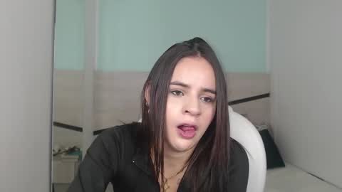 Snapshot of heidy_hoiss chatting on 12/23/24, 08:36 Heidy online show from 12/23/24, 08:36