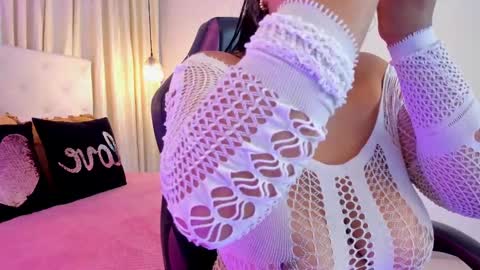              online show from 10/28/25, 05:26