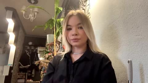 Snapshot of heikewormwood chatting on 12/01/25, 09:14 Lana online show from 12/01/25, 09:14