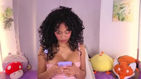 Snapshot of heily_fox chatting on 05/17/26, 12:19 HEILY online show from 05/17/26, 12:19