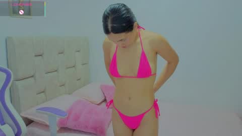 Snapshot of heilyevans chatting on 05/07/26, 01:05 Heily online show from 05/07/26, 01:05