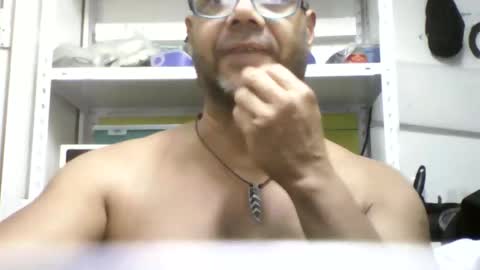 Snapshot of heistt chatting on 10/18/25, 10:21 Heist Stein online show from 10/18/25, 10:21