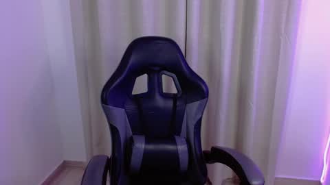 Snapshot of heizer_ chatting on 10/10/25, 01:48 ETHEREAL HEIZER online show from 10/10/25, 01:48