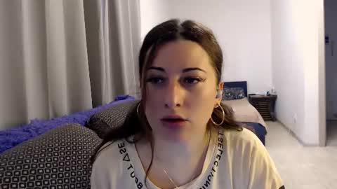 helen_adams_ online show from 06/18/26, 05:51
