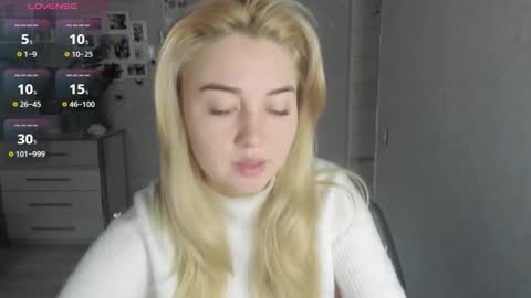 Snapshot of helen_angel_girl chatting on 12/15/25, 06:28 Helen sven online show from 12/15/25, 06:28