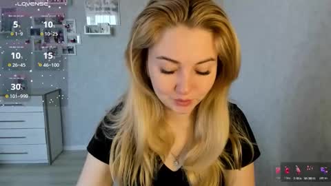 Snapshot of helen_angel_girl chatting on 03/11/26, 06:30 Helen sven online show from 03/11/26, 06:30