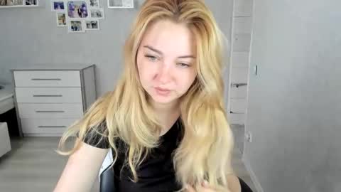 Snapshot of helen_angel_girl chatting on 05/10/26, 05:34 Helen sven online show from 05/10/26, 05:34