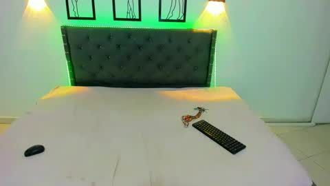 helen_curly online show from 09/19/25, 02:29