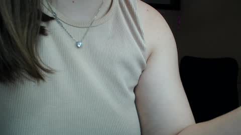 Snapshot of helen_elliot chatting on 01/18/25, 07:07 Helen Elliot online show from 01/18/25, 07:07