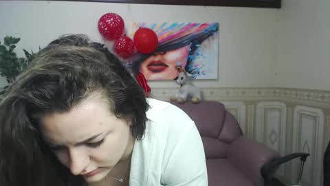 Snapshot of helen_elliot chatting on 02/14/25, 10:28 Helen Elliot online show from 02/14/25, 10:28