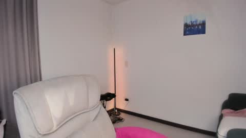 helen_miller online show from 01/29/25, 11:25