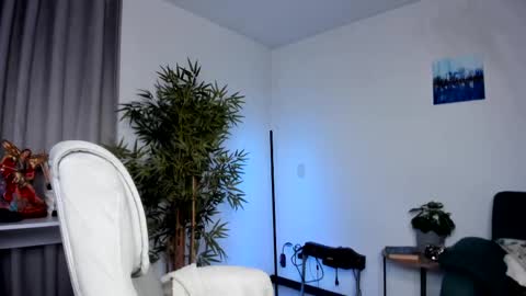 helen_miller online show from 03/08/25, 12:44