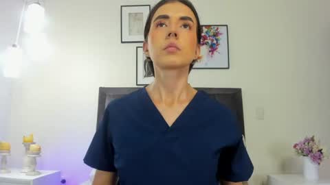 Snapshot of helen_mooree chatting on 06/17/26, 12:50 Helen online show from 06/17/26, 12:50