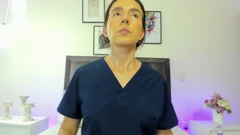 Snapshot of helen_mooree chatting on 08/04/26, 01:14 Helen online show from 08/04/26, 01:14