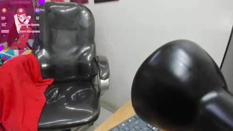 Snapshot of helen_russoo chatting on 10/25/25, 07:08 Helen online show from 10/25/25, 07:08