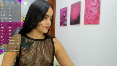 Snapshot of helen_russoo chatting on 12/04/25, 06:38 Helen online show from 12/04/25, 06:38