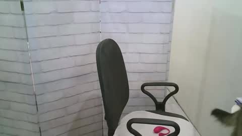 Snapshot of helen_xi chatting on 12/14/25, 04:18 Helen online show from 12/14/25, 04:18