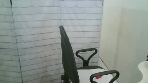 Snapshot of helen_xi chatting on 01/12/26, 05:18 Helen online show from 01/12/26, 05:18