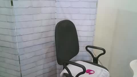 Snapshot of helen_xi chatting on 02/25/26, 05:06 Helen online show from 02/25/26, 05:06