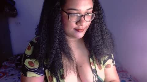 Snapshot of helena_grant chatting on 01/14/25, 04:18 Helena online show from 01/14/25, 04:18