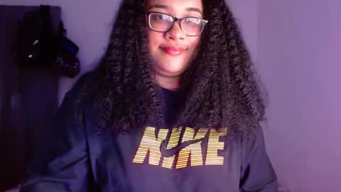 Snapshot of helena_grant chatting on 01/15/25, 05:19 Helena online show from 01/15/25, 05:19