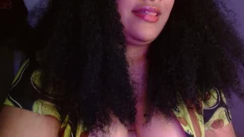 Snapshot of helena_grant chatting on 01/22/25, 05:28 Helena online show from 01/22/25, 05:28