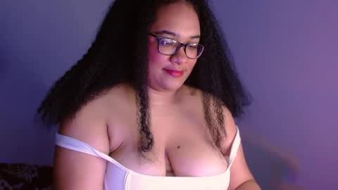 Snapshot of helena_grant chatting on 01/29/25, 05:02 Helena online show from 01/29/25, 05:02