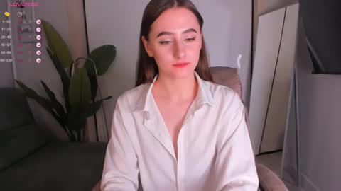 Snapshot of helena_lorente chatting on 11/03/25, 04:08 Helen online show from 11/03/25, 04:08