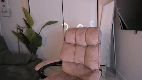 Snapshot of helena_lorente chatting on 12/04/25, 06:49 Helen online show from 12/04/25, 06:49