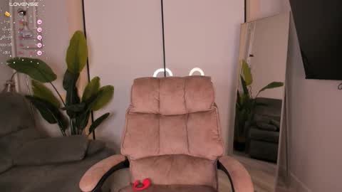 Snapshot of helena_lorente chatting on 12/21/25, 03:08 Helen online show from 12/21/25, 03:08