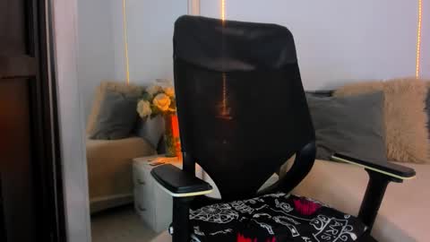 Helena Santos  online show from 11/04/25, 11:31