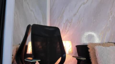 Helena Santos  online show from 04/30/26, 11:49