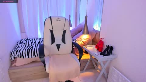 Helena online show from 02/12/25, 01:37