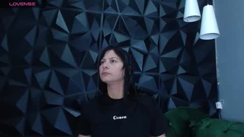 Helena Saenz online show from 11/24/25, 12:05