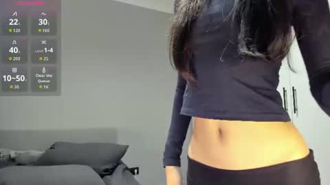 Snapshot of helenblazetrt chatting on 07/05/26, 02:07 Hi I am Helen online show from 07/05/26, 02:07