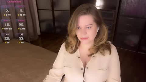 Snapshot of helenbonham chatting on 04/26/26, 10:51 Helena Bonham online show from 04/26/26, 10:51