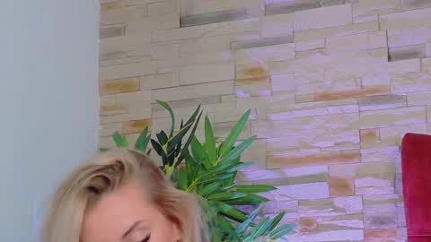 Helen online show from 05/31/26, 04:53