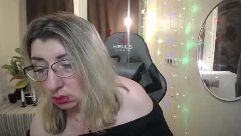 helenenigma online show from 01/25/25, 02:15