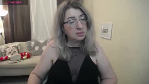 helenenigma online show from 12/13/25, 07:53