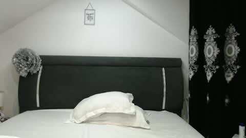 Snapshot of helenhelly chatting on 01/09/25, 07:31 helenhelly online show from 01/09/25, 07:31