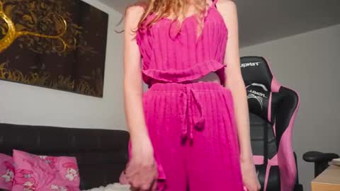 Snapshot of helenhis chatting on 05/01/26, 01:43 Helenn online show from 05/01/26, 01:43