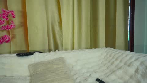 Snapshot of helenhis chatting on 05/19/26, 02:18 Helenn online show from 05/19/26, 02:18