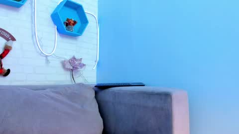 Snapshot of helenn_monroy1 chatting on 12/11/24, 02:44 online show from 12/11/24, 02:44