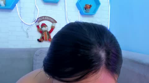 Snapshot of helenn_monroy1 chatting on 12/11/24, 05:48 online show from 12/11/24, 05:48