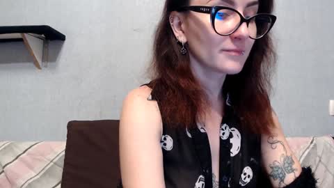 Snapshot of helenred chatting on 12/25/24, 07:46 HelenRed online show from 12/25/24, 07:46