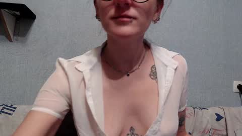 Snapshot of helenred chatting on 01/16/25, 10:21 HelenRed online show from 01/16/25, 10:21